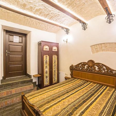 Apartments On Valova 16, On Market Square Lviv Exterior photo