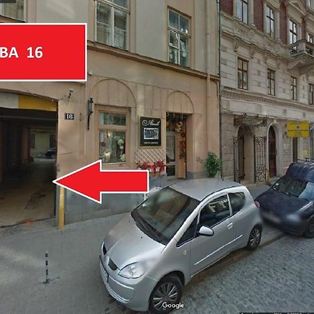 Apartments On Valova 16, On Market Square Lviv Exterior photo